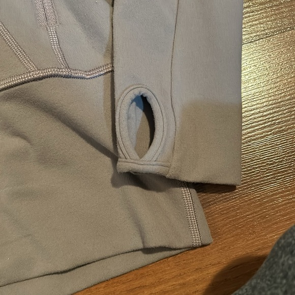 Size 2 lululemon zip up in excellent condition - Picture 2 of 6